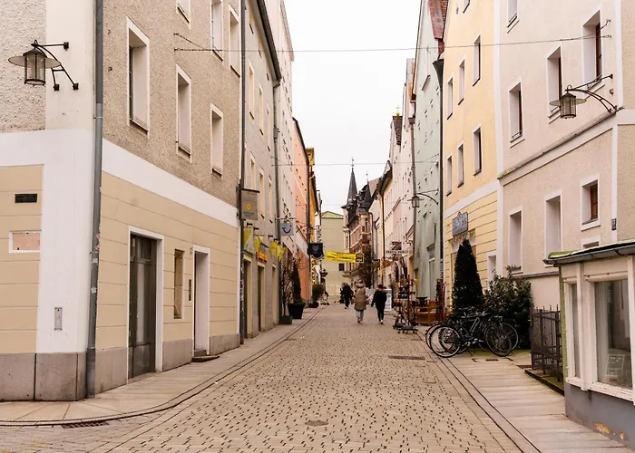 Moderne Stadtwohnung An Der Fussgaengerzone, Smart Tv, Kingsize-Bett, Couch, Kueche