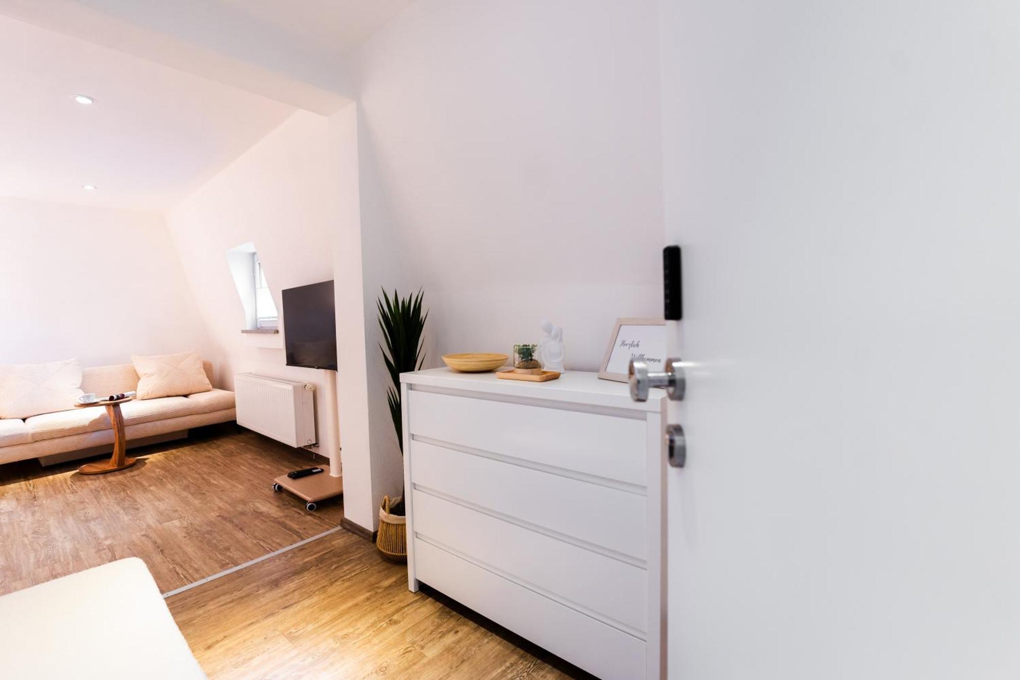 Moderne Stadtwohnung An Der Fussgaengerzone, Smart Tv, Kingsize-bett, Couch, Kueche Apartment *