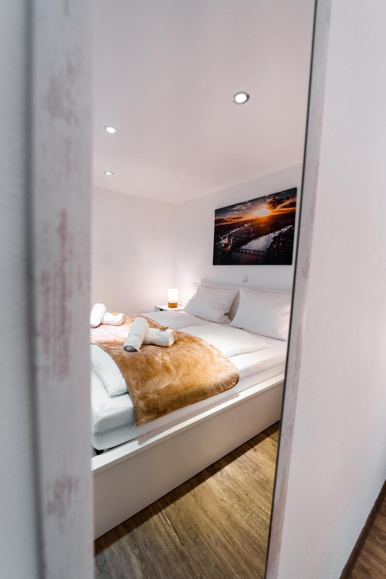 Moderne Stadtwohnung An Der Fussgaengerzone, Smart Tv, Kingsize-bett, Couch, Kueche Apartment Passau