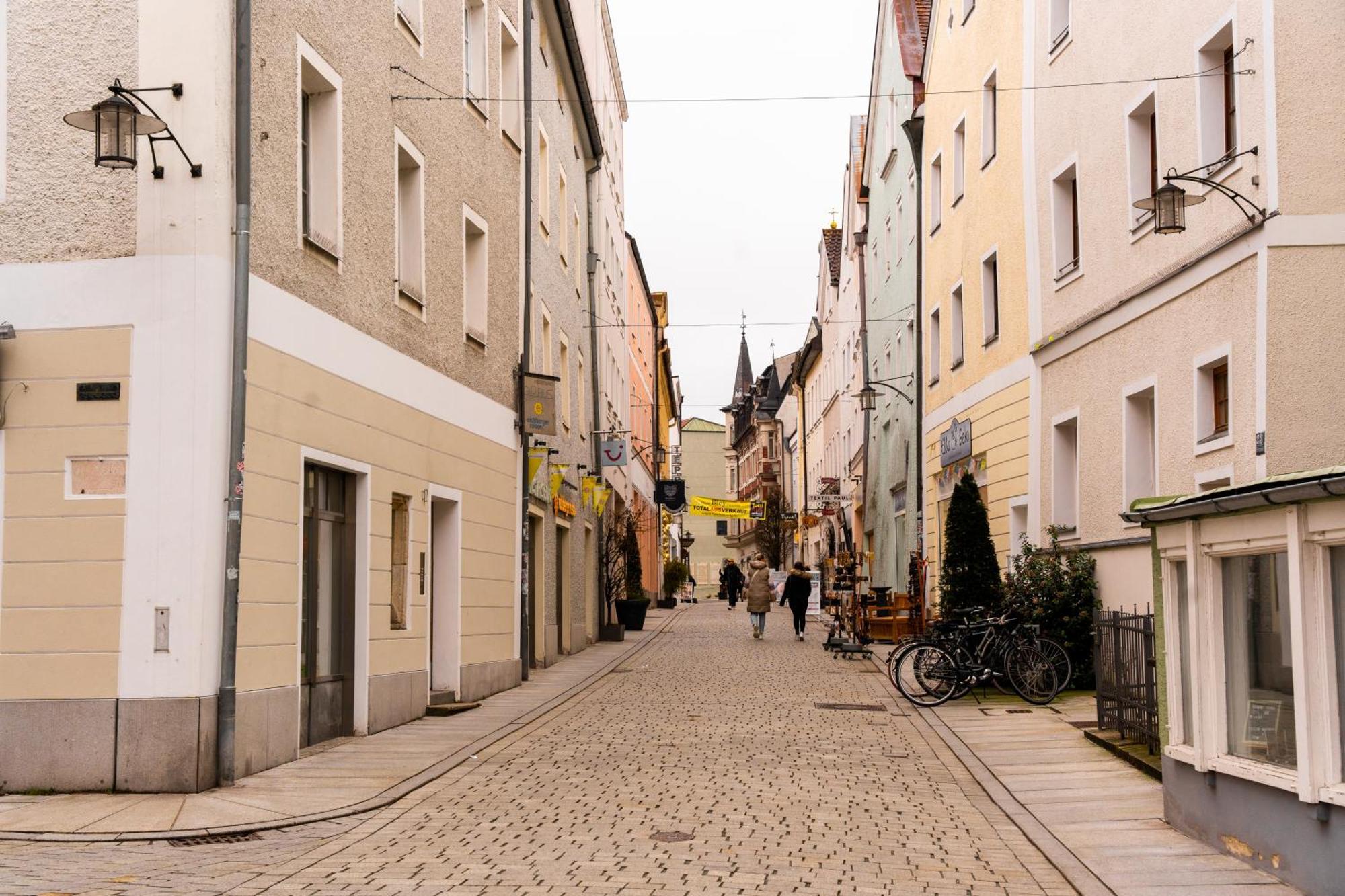 Moderne Stadtwohnung An Der Fussgaengerzone, Smart Tv, Kingsize-bett, Couch, Kueche