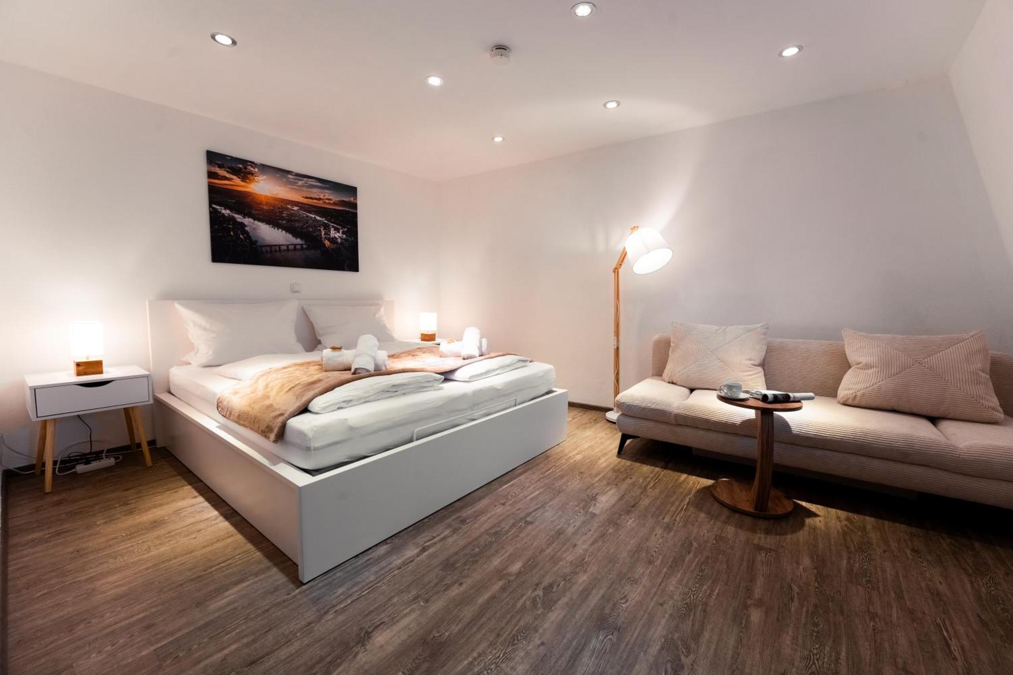 Moderne Stadtwohnung An Der Fussgaengerzone, Smart Tv, Kingsize-bett, Couch, Kueche Passau