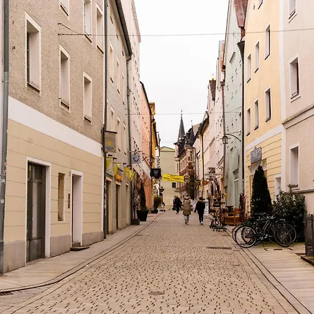 Moderne Stadtwohnung An Der Fussgaengerzone, Smart Tv, Kingsize-Bett, Couch, Kueche Passau Exterior foto