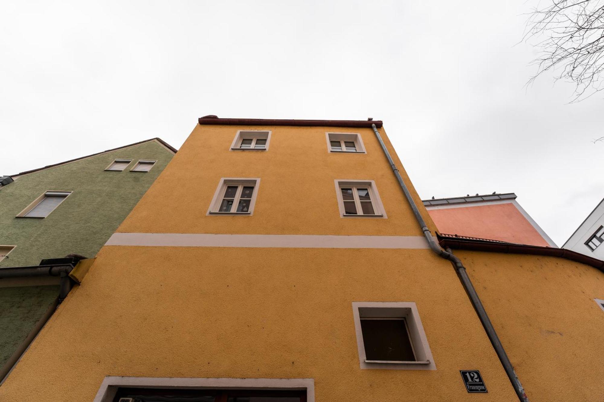 Moderne Stadtwohnung An Der Fussgaengerzone, Smart Tv, Kingsize-bett, Couch, Kueche * Passau
