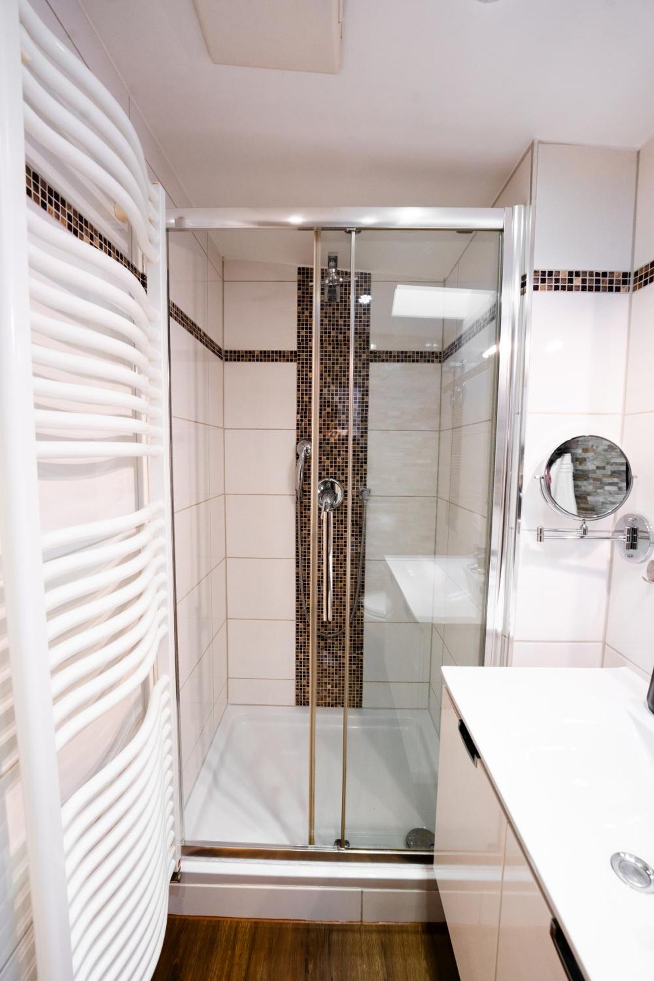 Appartement Moderne Stadtwohnung An Der Fussgaengerzone, Smart Tv, Kingsize-bett, Couch, Kueche